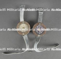 Boussoles de poignée. Wrist compasses. — photo 1