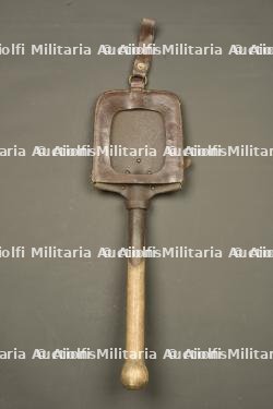 Pelle individuelle allemande avec étui précoce. German entrenching shovel with early carrier — photo 4