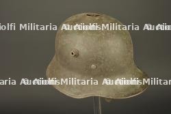 Casque allemand M1916 à impact. German Model 1916 helmet with impact damage