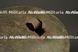 Casque allemand M1916 à impact. German Model 1916 helmet with impact damage — miniature 6