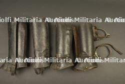 Lot de deux paires de housseaux de cavalerie francais, une sacoche et une paire d'éperons — miniature 3