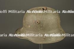 Casque allemand M1916 à impact. German Model 1916 helmet with impact damage — miniature 9