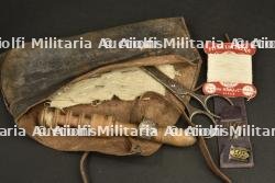 Lot de petits objets du quotidien du poilu, couture et hygiène — photo 3