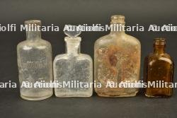 Ensemble de pots de confitures et mignonettes d'alcool de Poilu — miniature 2