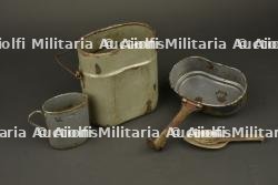 Gamelle, quart et couverts allemands. German mess tin, drinking cup and cutlery set