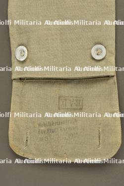 Toile de tente allemande avec étui et piquets de tente. German shelter half with carrier and tent pegs — miniature 4