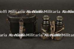 Ensemble d'objets d'officier, guides, jumelles, boussole et lampe — miniature 3