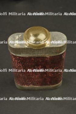 Ensemble d'objets d'officier, guides, jumelles, boussole et lampe — miniature 5