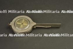Ensemble d'objets d'officier, guides, jumelles, boussole et lampe — miniature 6