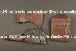 Lot d'outils individuels portatifs du Poilu, pelle, scie, hache. — miniature 6