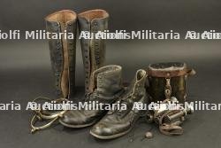 Ensemble d'équipement d'officier, souliers, jambières, jumelles et éperons