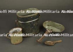 Gamelle, quart et couverts allemands. German mess tin, drinking cup and cutlery set
