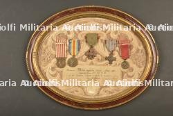 Lot de cadres de diplomes et médailles de soldats dont 13e RI, 44e Territorial, 10e Cuirassiers et 110e RI