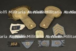 Lot de pattes de col épaulettes de sous officiers et d'officiers.