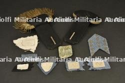 Lot de pattes de col épaulettes de sous officiers et d'officiers. — miniature 2