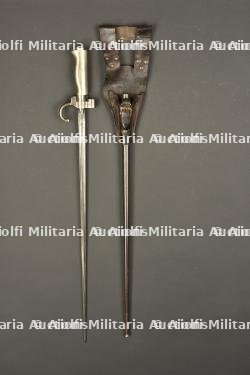Epée baïonnette modèle 1886 fourreau au même numéro avec porte baïonnette en cuir riveté