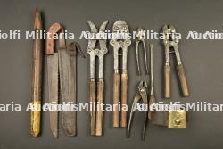 Fort lot d'outils individuels francais de poilu, pinces, scie, piquet
