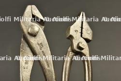 Fort lot d'outils individuels francais de poilu, pinces, scie, piquet — miniature 3