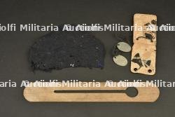 Lot plaques d'identité et nécessaire couture d'artilleur — photo 2
