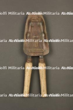 Cisaille portative à main Peugeot de 0,32 datée 1917 — miniature 3