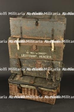 Lot de trois cantines d'officier et un panier médical