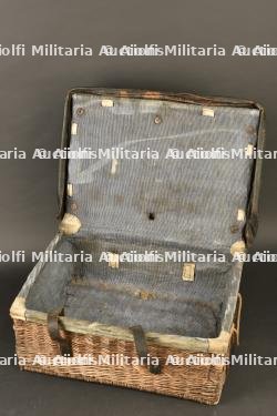Lot de trois cantines d'officier et un panier médical — photo 2