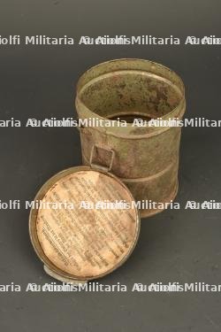 Lot de 2 boîtes de masque anti-gaz allemands. Lot of two German gas mask canisters — photo 3