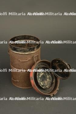 Lot de 2 boîtes de masque anti-gaz allemands. Lot of two German gas mask canisters — photo 4