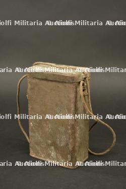 Boite de masque anti gaz M2 peinte en kaki — photo 1
