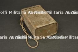 Boite de masque anti gaz M2 peinte en kaki — miniature 2