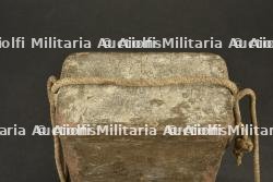 Boite de masque anti gaz M2 peinte en kaki — miniature 3