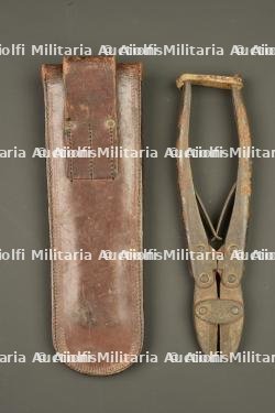 Pince coupante allemande M1911 dans son étui cuir. German Model 1911 wire cutters in leather carrier — photo 3