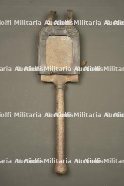 Pelle individuelle allemande entièrement métallique avec étui. All metal German entrenching tool with carrier — photo 5