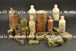 Fort lot de boites de nourriture, ouvre boîte et bouteilles de bière anglais de la 1ere guerre
