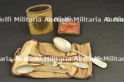 Lot de petits objets de soldat britannique ou canadien — photo 1