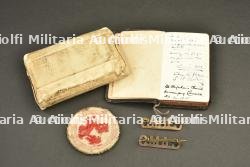 Insigne de bras, pansement, titres d'épaule CAMC et bible d'un infirmier canadien — miniature 3