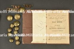 Boîte en tole du CEF, Pay Book, titres d'épaule, boutons, miroir, huilier Enfield, calendrier 1915 d'un soldat du 10th Battalion CEF — miniature 4