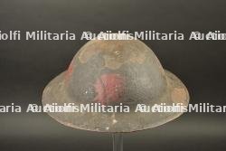 Casque MkI de la 2nde batterie d'artillerie de la 1e Division Canadienne avec 3 insignes peints