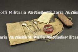Trousse de nécessaire d'un soldat canadien avec son contenu