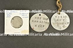 Lot de disques d'identités, pay book et bible de soldats canadiens de la 1ère guerre — photo 9