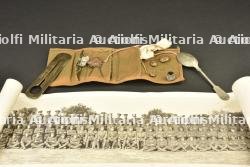 Trousse de couture canadienne, patience d'un soldat du 130th Battalion et photo panoramique de la A Coy du 81st Battalion