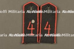 Paire de pattes d'épaule M1915 du 4e bataillon de Pionnier. Pair of Model 1915 shoulder straps of the 4th Pioneer Battalion. — photo 1