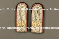 Paire de pattes d'épaule d'un officier de Minen Werfer bavarois. Pair of shoulder straps of a Bavarian Minenwerfer officer.