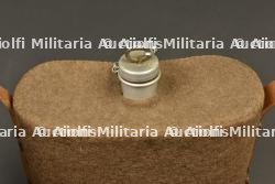 Etui de revolver canadien pour Webley .38 et bidon d'officier en aluminium — miniature 2