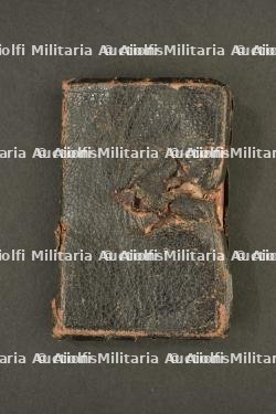 Bible avec impact ayant appartenu au Lieutenant W. Douglas Aird, Machine Gun Corps, 44th Battalion CEF tombé à Passchendaele