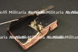 Bible avec impact ayant appartenu au Lieutenant W. Douglas Aird, Machine Gun Corps, 44th Battalion CEF tombé à Passchendaele — photo 5