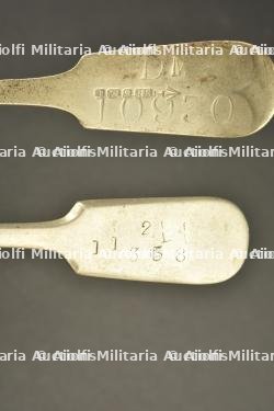 Gobelets en bois gravés et shoulder title du 58th Vaughan's Rifles Frontier Force, cuillères et couteau de l'armée des Indes — miniature 2