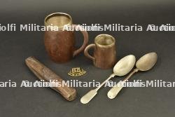 Gobelets en bois gravés et shoulder title du 58th Vaughan's Rifles Frontier Force, cuillères et couteau de l'armée des Indes — miniature 3