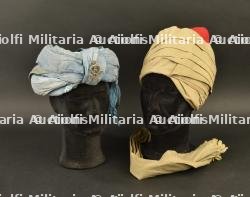 Turban et insigne d'un soldat Punjabi et turban plus récent