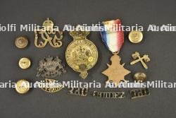 Lot de 13 insignes, médaille et boutons de l'armée des Indes — miniature 2